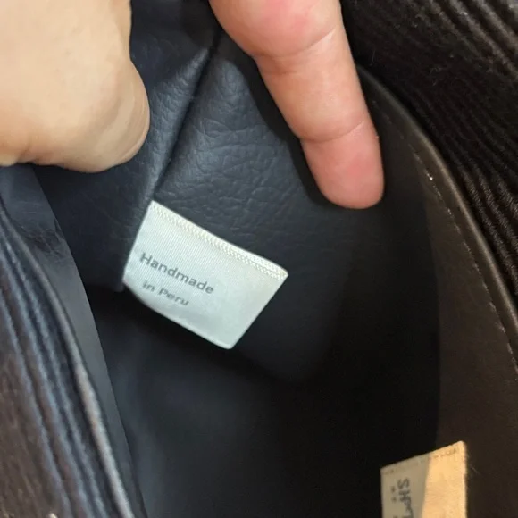 Elegant Black Crossbody Bag with Tassel by PALS - Picture 5 of 8